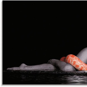 Artland Glasbild Frau in Wasser liegend mit roter Python, Frau (1 St), in verschiedenen Größen