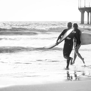 Acrylglasbild QUEENCE Surfer am Strand Bilder Gr. B/H/T: 120 cm x 80 cm x 2,4 cm, schwarz Acrylglasbilder