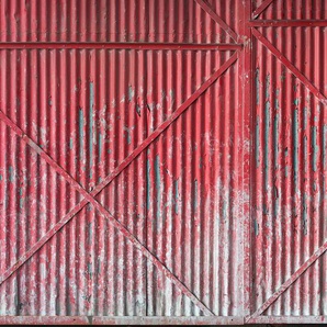 ARCHITECTS PAPER Fototapete Iron Door Red Tapeten Vlies, Wand, Schräge Gr. B/L: 5 m x 2,5 m, grau (grau, rot) Fototapeten