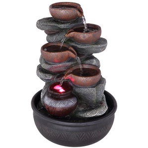 Brunnen Heanor aus Kunststoff mit Licht