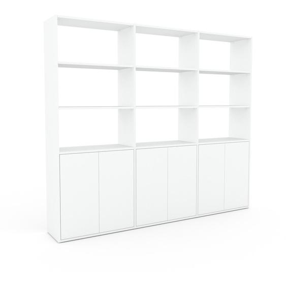 Bücherregal Weiß - Modernes Regal für Bücher: Türen in Weiß - 226 x 195 x 35 cm, Individuell konfigurierbar