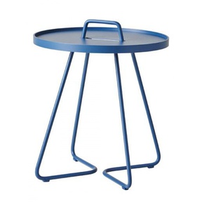 Cane Line Beistelltisch On the move in mittel - Aluminium dusty blue
