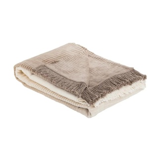 como Jacquard-Decke Flow | beige | 150 cm |