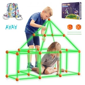 Festungsbausatz für Kinder, 85-teiliges im Dunkeln leuchtendes STEM-Bauspielzeug, pädagogisches Geschenk für 4-, 5-, 6- und 7- bis 8-jährige Jungen und Mädchen, Konstruktionsspielzeug für Spielzelte für drinnen und draußen mit 55 Stäben und 30 Bällen
