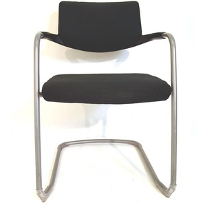 Freischwinger Interstuhl, schwarze Polsterung, Gestell Metall, gebrauchte Büromöbel