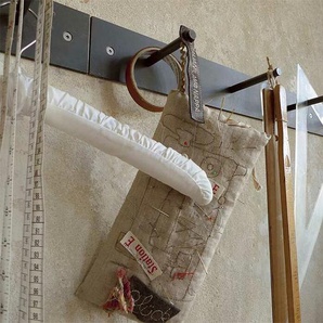 Garderobe Hellogoodbye Atelier Haußmann Rohstahl, geölt grau, Designer Andreas Haußmann, 8x108x10.5 cm