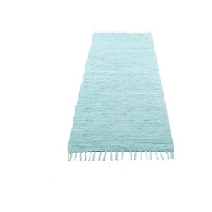 Handgefertigter Teppich Happy aus Baumwolle in Hellblau