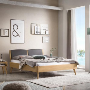 Hasena Massivholzbett, Kopfteil gepolstert Mareto, Farbe: Eiche bright, geölt, Bezugsfarbe: Kul smoke, verschiedene Größen