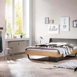 Hasena Massivholzbett, Kopfteil gepolstert Montieri, Farbe: Eiche bright, geölt, Bezugsfarbe: Kul smoke, Metallfarbe: Anthracit, verschiedene Größen