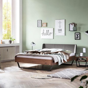 Hasena Massivholzbett, Kopfteil gepolstert Montieri, Farbe: Nussbaum, geölt, Bezugsfarbe: Kul smoke, Metallfarbe: Anthracit, verschiedene Größen