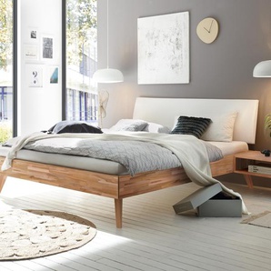 Hasena Massivholzbett, Kopfteil gepolstert Pesaro, Farbe: Kernbuche natur, geölt, Bezugsfarbe: Kul white, verschiedene Größen