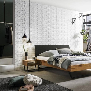 Hasena Massivholzbett, Kopfteil gepolstert Sariano, Farbe: -Wildeiche natur, geölt, Bezugsfarbe: Kul smoke, Metallfarbe: Anthracit, verschiedene Größen