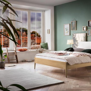 Hasena Massivholzbett, Kopfteil gepolstert Sestola, Farbe: Eiche bright, geölt, Bezugsfarbe: Kul white, verschiedene Größen