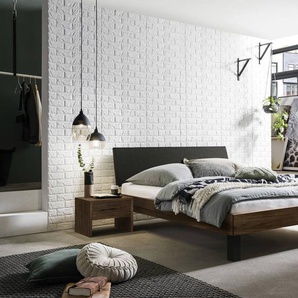 Hasena Massivholzbett, Kopfteil gepolstert Sondrio, Farbe: -Nussbaum, geölt, Bezugsfarbe: Kul smoke, Metallfarbe: Anthracit, verschiedene Größen