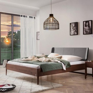 Hasena Massivholzbett, Kopfteil gepolstert Varese, Farbe: Nussbaum, geölt, Bezugsfarbe: Kul smoke, verschiedene Größen