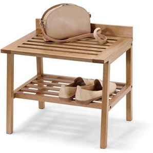 Hocker mit breiten Ablageflächen
