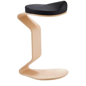 Hocker mit Gestell in C Form Buche Schichtholz