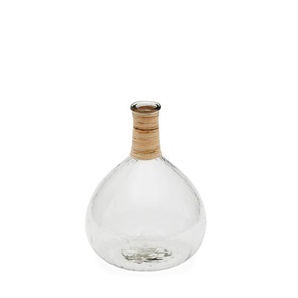 Kave Home - Serlina Vase aus Rattan und transparentem Recyclingglas 30 cm
