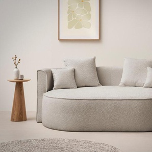 LeGer Home by Lena Gercke 2,5-Sitzer ISALIE, rundes Loungesofa, mit Kissen, perfekt gepolstert, moderne Stoffe, mit 4 Zierkissen, extra große Sitzfläche