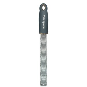 Microplane Allzweckreibe Premium Zester, Anthrazit, Kunststoff, 3.5x32x3 cm, Kochen, Küchenhelfer, Küchenreiben