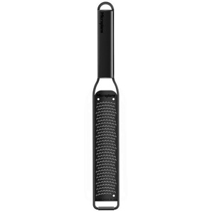 Microplane Reibe Black Sheep, Schwarz, Metall, 31x4.7x1.5 cm, Kochen, Küchenhelfer, Küchenreiben