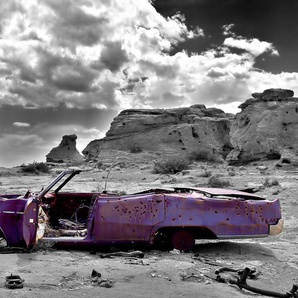 Papermoon Fototapete Lila Autowrack Schwarz & Weiß