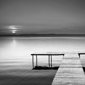 Papermoon Fototapete Steg im Wasser Schwarz & Weiß