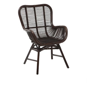 Stuhl Braun aus Rattan geschwungene Formgebung mit hohen Rückenlehne stabilen Gestell Zeitloses Design