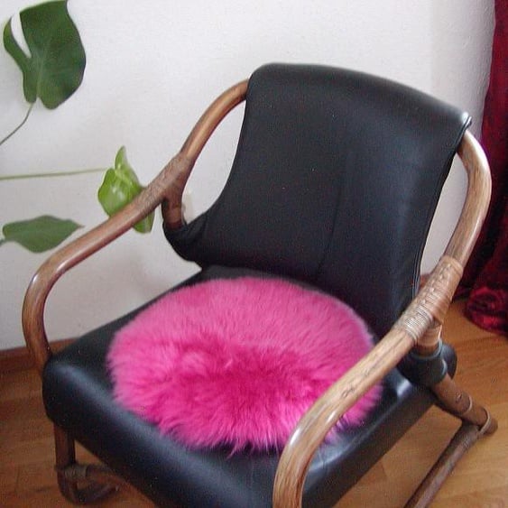 runde Sitzauflage aus australischen Lammfellen, Fellkissen pink, Ø ca. 45 cm, waschbar, Haarlänge ca. 70 mm