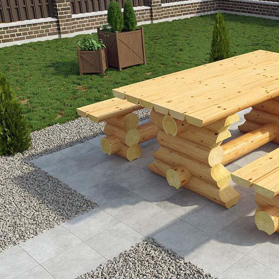 Rustikale Gartengarnitur aus massivem Kiefernholz, bestehend aus einem Tisch mit...