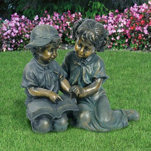 Statue Mädchen und Jungen lesen