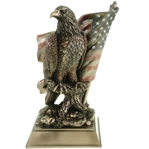 Weißkopfseeadler mit US Flagge Adler Freiheitsstatue Statue of Liberty Figur Skulptur