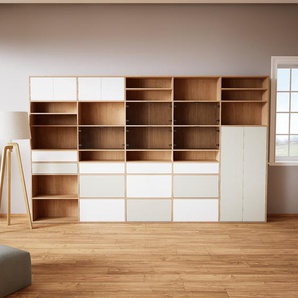 Wohnwand Eiche - Individuelle Designer-Regalwand: Schubladen in Weiß & Türen in Kristallglas klar - Hochwertige Materialien - 375 x 233 x 34 cm, Konfigurator