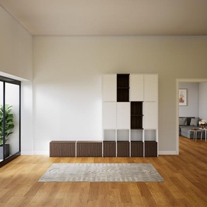 Wohnwand Weiß - Individuelle Designer-Regalwand: Türen in Nussbaum - Hochwertige Materialien - 305 x 233 x 34 cm, Konfigurator